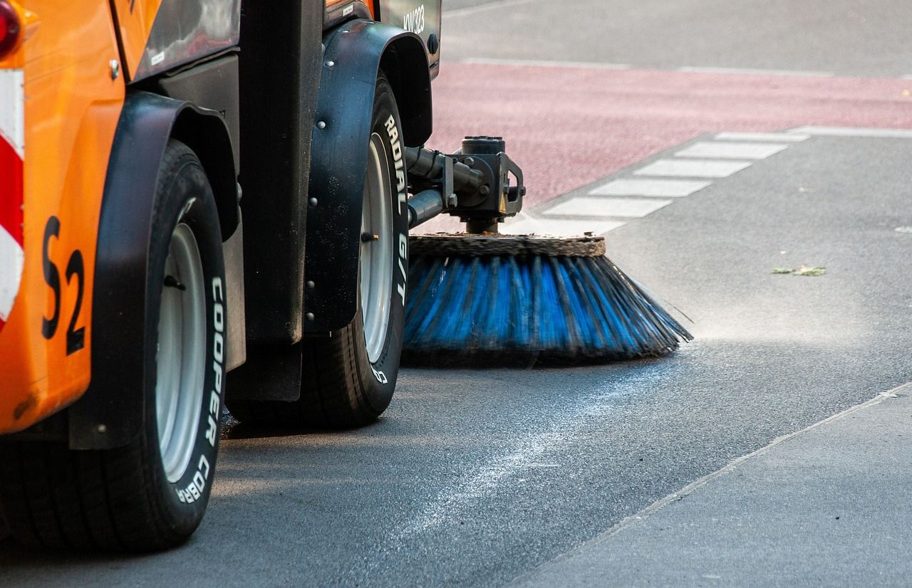 Jak technologia zmienia oblicze sprzątania? Przegląd urządzeń do czyszczenia powierzchni