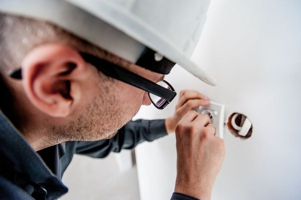 Wybieramy odpowiednie łączniki krzyżowe do instalacji elektrycznej